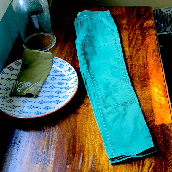 Skinny Fossil green slacks knee and pocket detail - Picture 4 of 4